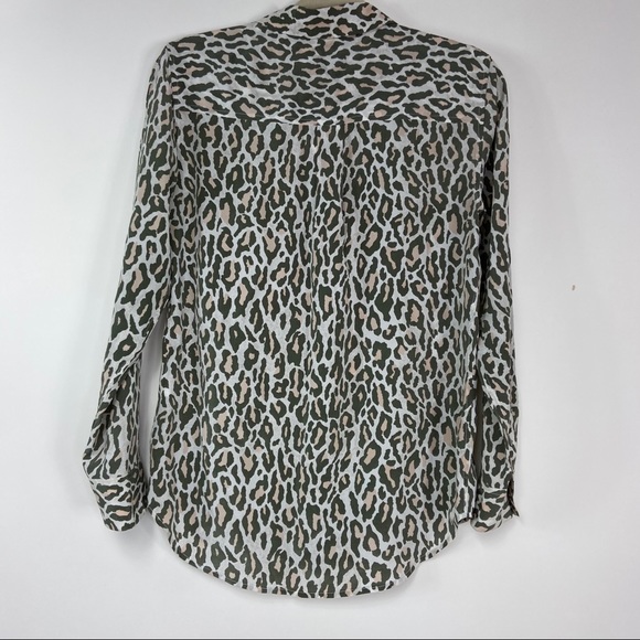 Equipment femme cheetah button down top. Small - Picture 5 of 6